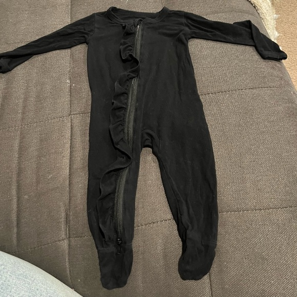 B1   Bamboo Ruffle Footie - Picture 1 of 3